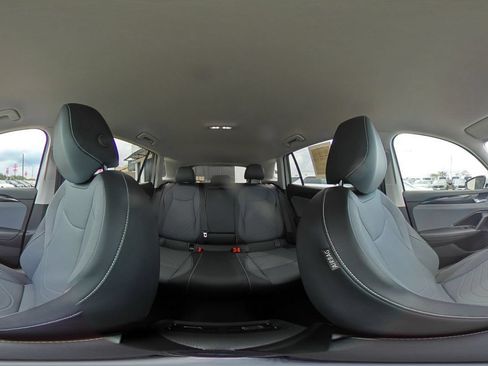 Used 2026 Volkswagen Tiguan SE FWD image 43