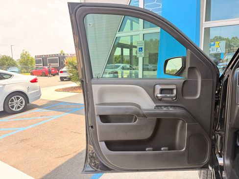 Used 2017 Chevrolet Silverado 2500 W/T AWD/4WD image 19