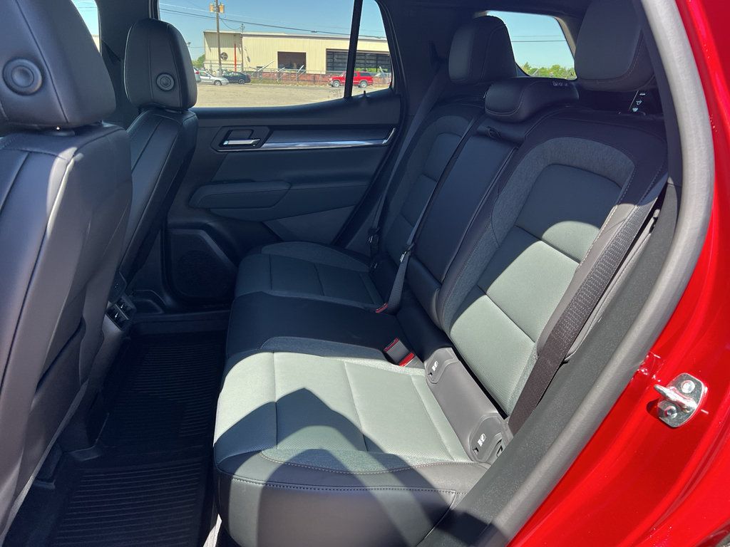New 2026 GMC Terrain AT4 w/ LPO, Black Badging Package AWD/4WD image 23