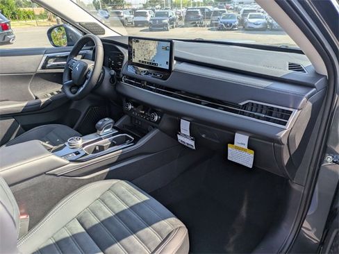 New 2025 Mitsubishi Outlander SE image 33