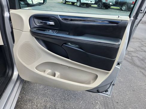 Used 2018 Dodge Grand Caravan SXT FWD image 11
