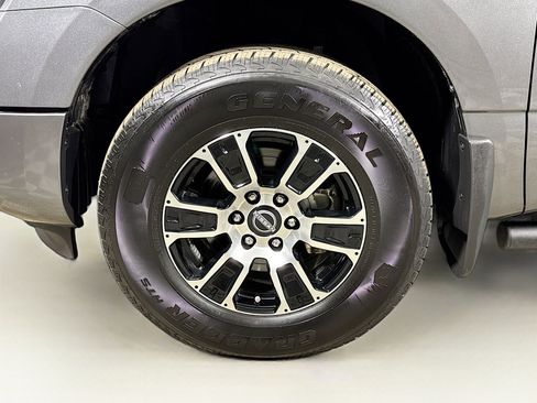 Used 2024 Nissan Titan SV w/ SV Convenience Package image 26