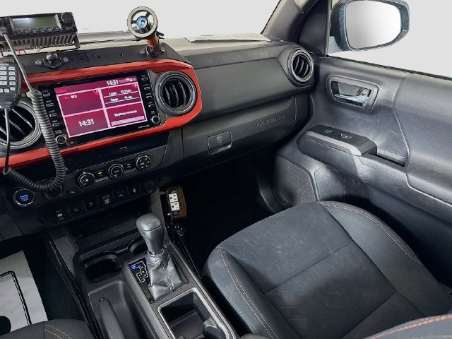 Used 2020 Toyota Tacoma TRD Off-Road AWD/4WD image 21