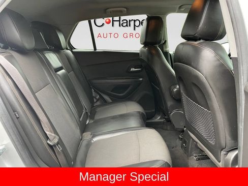 Used 2019 Chevrolet Trax LT w/ LT Convenience Package AWD/4WD image 12