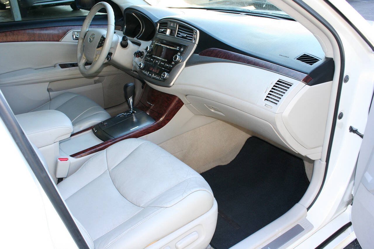 Used 2011 Toyota Avalon FWD image 13