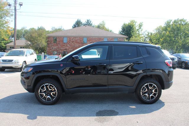 Used 2025 Jeep Compass Trailhawk AWD/4WD image 5