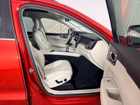 Used 2022 Volvo XC60 B5 Momentum w/ Climate Package AWD/4WD image 42