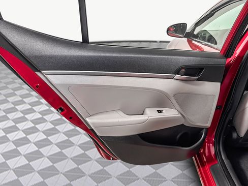 Used 2017 Hyundai Elantra SE image 25