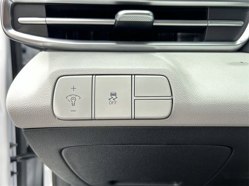 New 2025 Hyundai Elantra Limited image 26