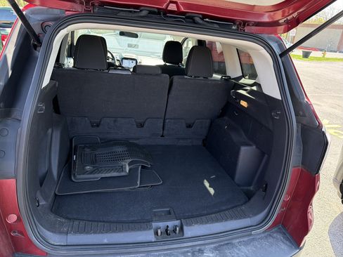 Used 2018 Ford Escape SE w/ SE Sync 3 Package AWD/4WD image 9