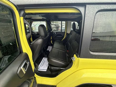 Used 2023 Jeep Wrangler Unlimited Sahara w/ Cold Weather Group AWD/4WD image 23