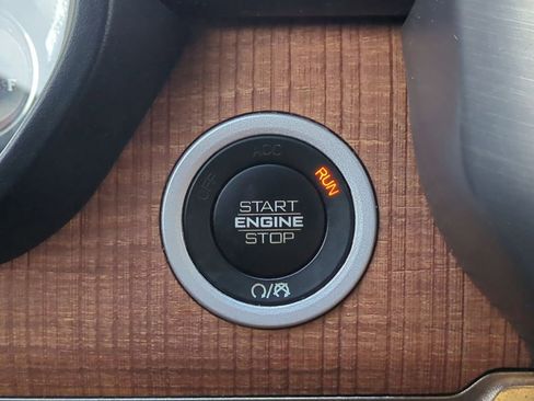 Used 2022 RAM 1500 Limited w/ Body-Colour Bumper Group image 28