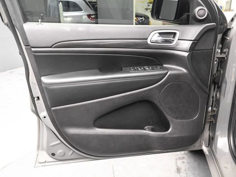 Used 2020 Jeep Grand Cherokee Altitude image 25