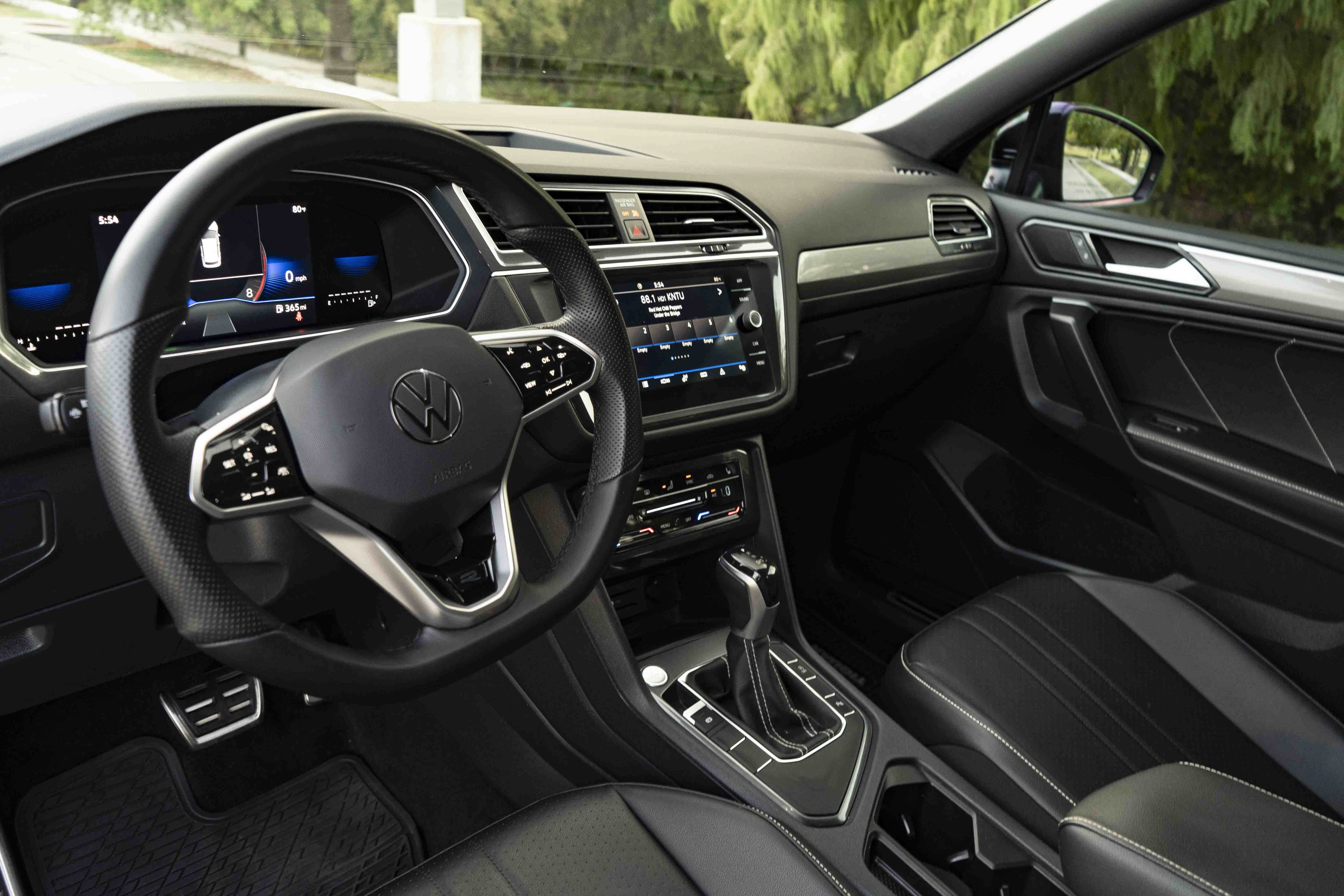 Certified 2023 Volkswagen Tiguan SE R-Line FWD image 13