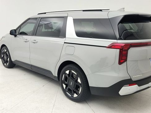 Used 2026 Kia Carnival EX FWD image 5