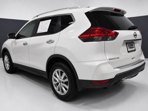 Used 2017 Nissan Rogue SV w/ Sun & Sound Touring Package AWD/4WD image 3