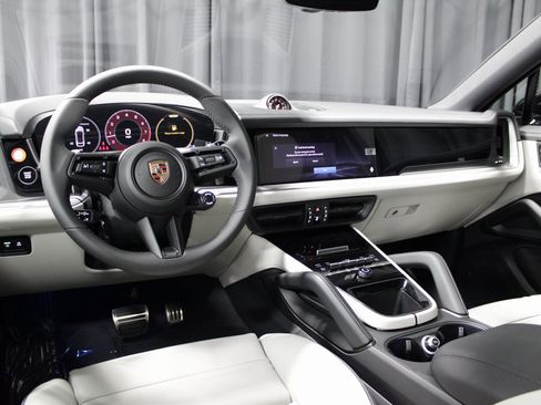 New 2026 Porsche Cayenne S image 4