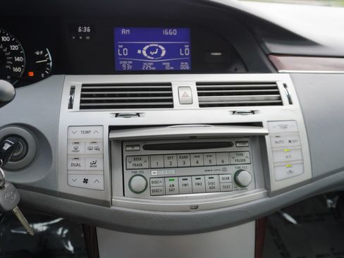 Used 2010 Toyota Avalon XLS FWD image 17