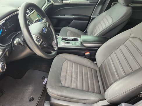 Used 2020 Ford Fusion SE FWD image 9