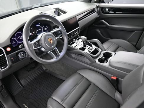 Certified 2023 Porsche Cayenne AWD/4WD image 4