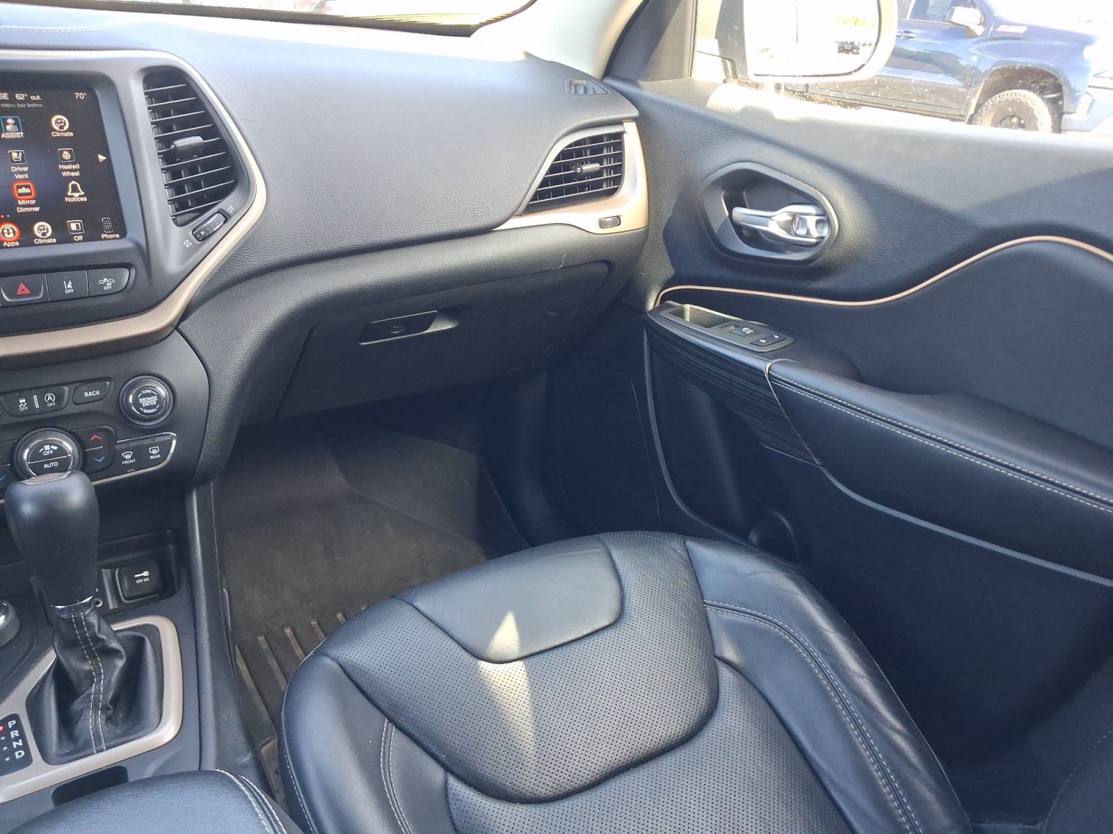 Used 2015 Jeep Cherokee Limited w/ Luxury Group AWD/4WD image 20