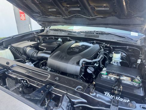 Used 2018 Toyota Tacoma TRD Sport AWD/4WD image 22