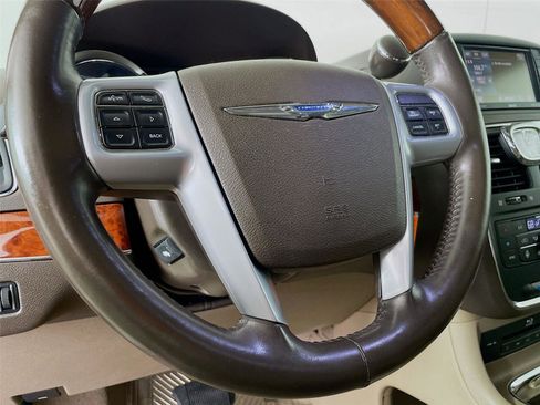 Used 2014 Chrysler Town & Country Limited w/ Luxury Group FWD image 14