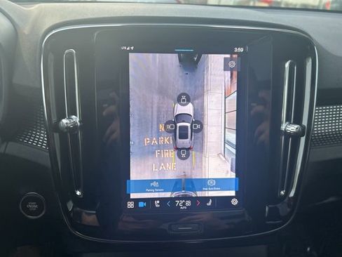 Certified 2025 Volvo XC40 B5 Plus AWD/4WD image 24