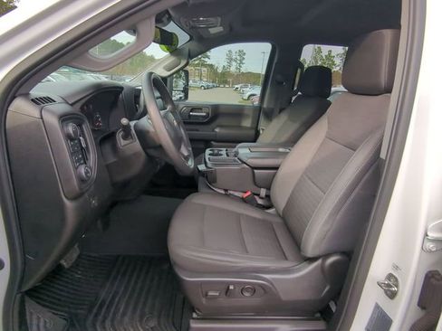 Used 2024 Chevrolet Silverado 2500 Custom w/ Custom Value Package image 18