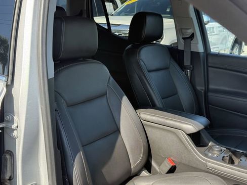 Used 2020 GMC Acadia SLT w/ Driver Alert Package II FWD image 19