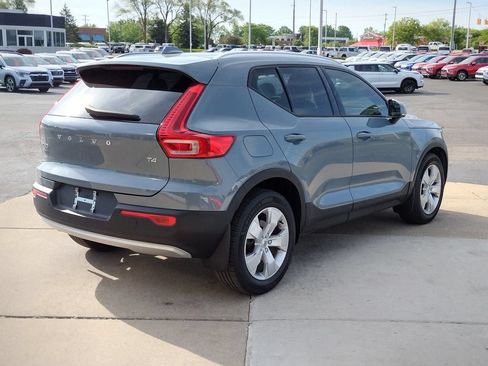 Used 2020 Volvo XC40 T4 Momentum FWD image 17