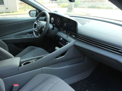 Used 2023 Hyundai Elantra SEL w/ Convenience Package FWD image 22