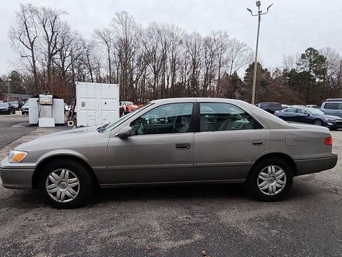 Used 2001 Toyota Camry LE image 2