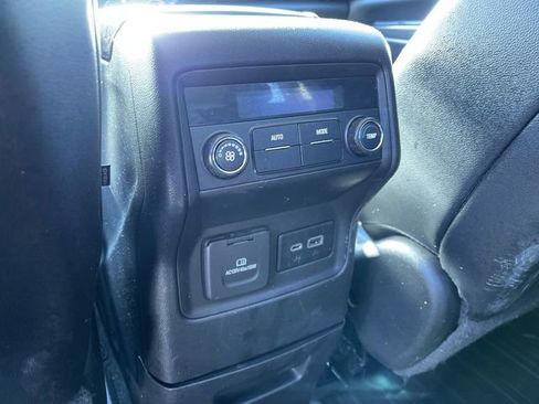 Used 2021 GMC Acadia SLT w/ Elevation Edition image 21