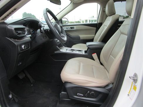 Used 2020 Ford Explorer Limited RWD image 23