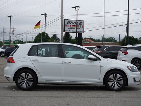 Used 2016 Volkswagen e-Golf SEL Premium w/ Driver Assistance Package FWD image 8