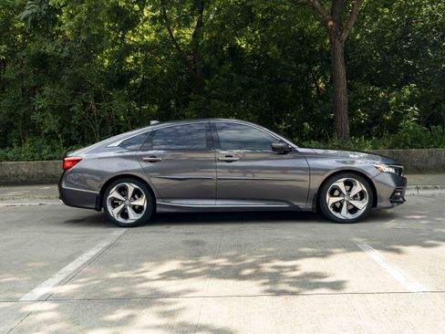 Used 2019 Honda Accord Touring image 10