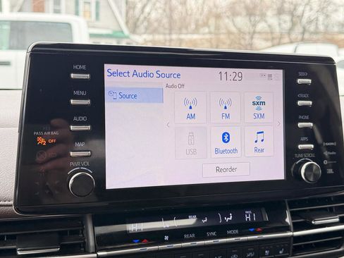 Used 2022 Toyota Sienna Platinum image 40