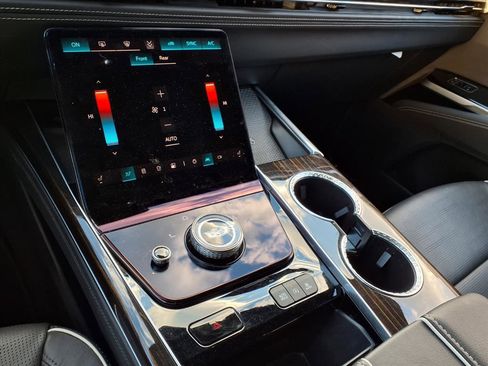 Certified 2025 Cadillac Escalade Premium Luxury image 14