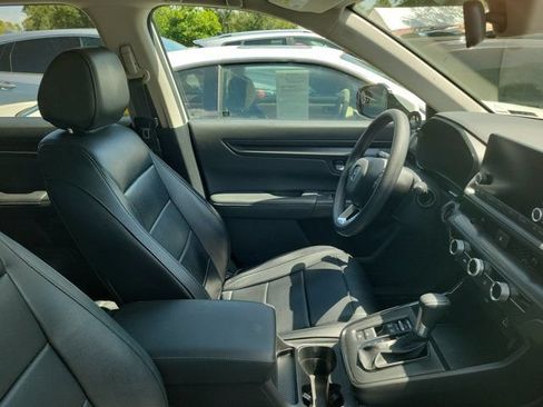 Used 2025 Honda CR-V LX image 3