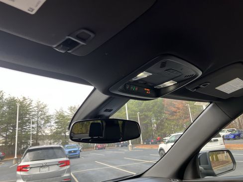 Used 2023 Chevrolet Traverse LT image 29