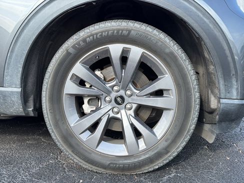 Used 2023 Ford Explorer XLT w/ Equipment Group 202A RWD image 8