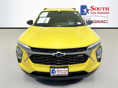 Used 2025 Chevrolet Trax RS w/ Driver Confidence Package image 1