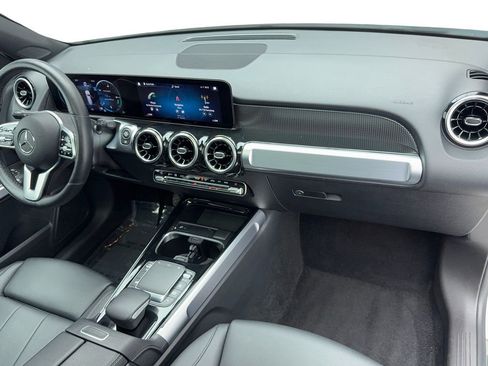 Used 2023 Mercedes-Benz GLB 250 4MATIC w/ Premium Package image 47