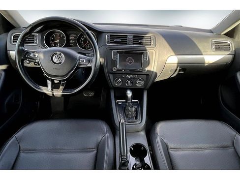 Used 2017 Volkswagen Jetta SE image 7