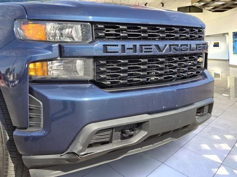 Used 2020 Chevrolet Silverado 1500 Custom w/ Custom Value Package RWD image 2