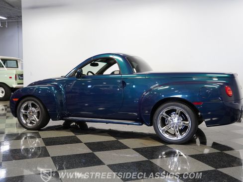 Used 2005 Chevrolet SSR w/ Preferred Equipment Group RWD image 9