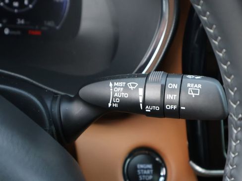 Used 2023 Toyota Highlander Platinum image 35