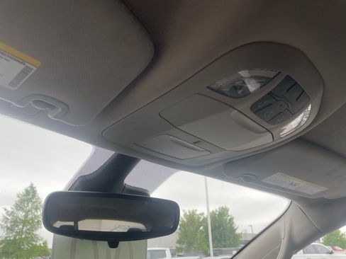 Used 2023 Chrysler Pacifica Touring-L FWD image 18