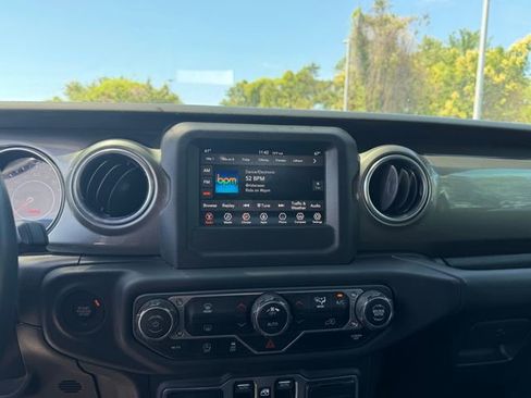 Used 2018 Jeep Wrangler Unlimited Sahara w/ LED Lighting Group AWD/4WD image 12